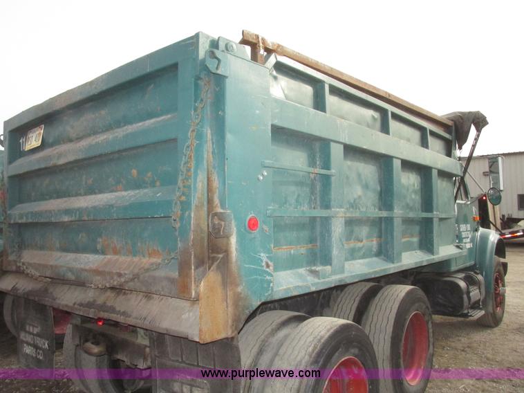 image for item G9797 1993 International 4900 dump truck