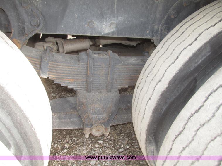 image for item G9797 1993 International 4900 dump truck