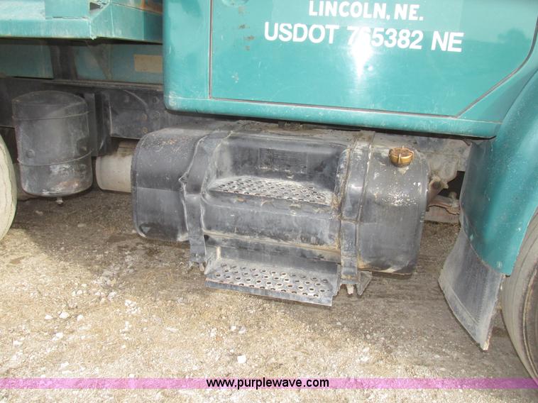 image for item G9797 1993 International 4900 dump truck