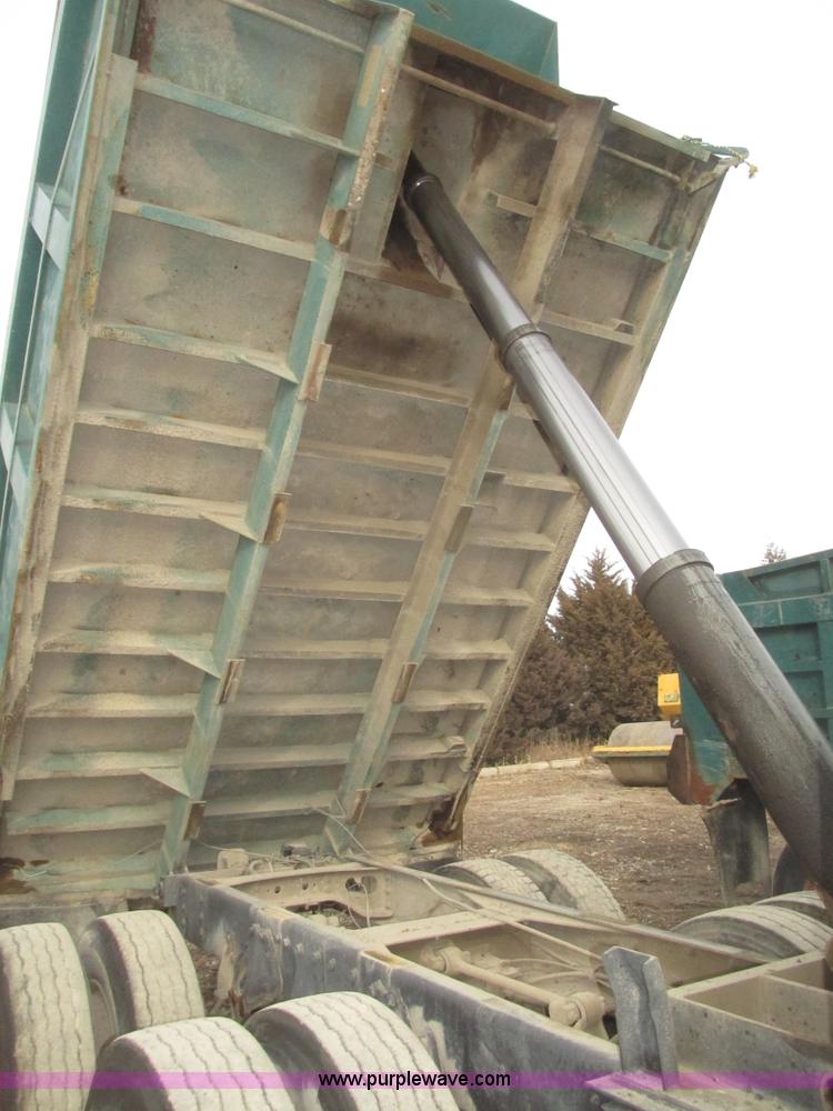 image for item G9797 1993 International 4900 dump truck