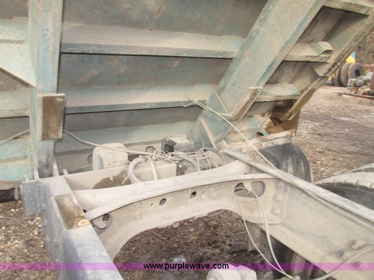 image for item G9797 1993 International 4900 dump truck