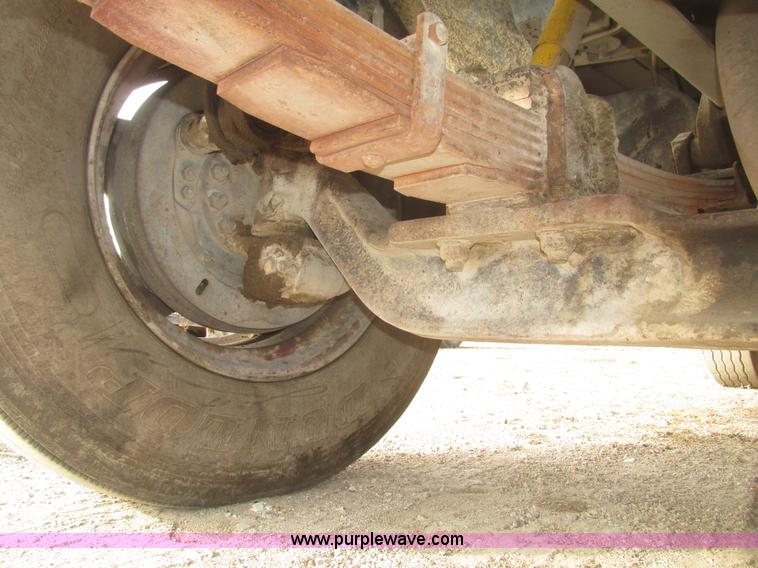 image for item G9797 1993 International 4900 dump truck