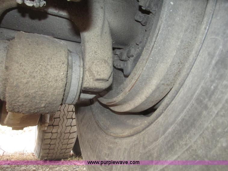 image for item G9797 1993 International 4900 dump truck