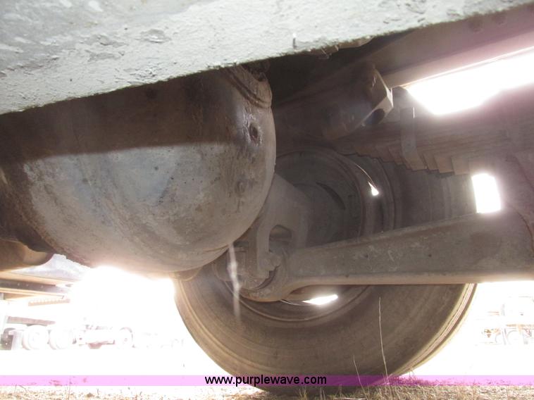 image for item G9797 1993 International 4900 dump truck