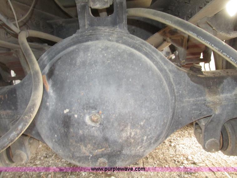 image for item G9797 1993 International 4900 dump truck