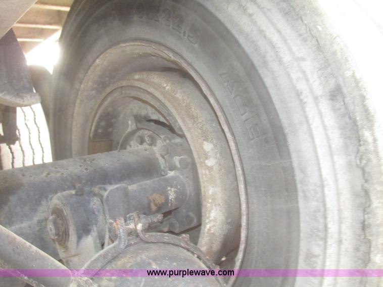 image for item G9797 1993 International 4900 dump truck