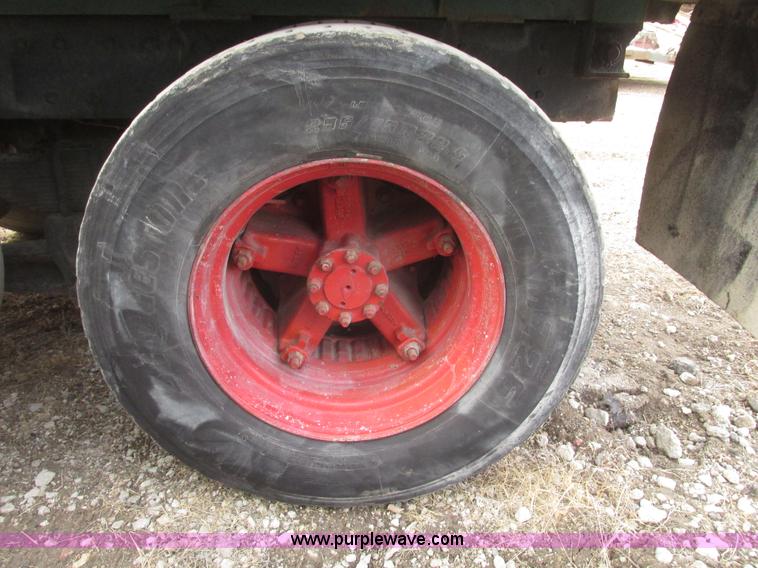 image for item G9797 1993 International 4900 dump truck