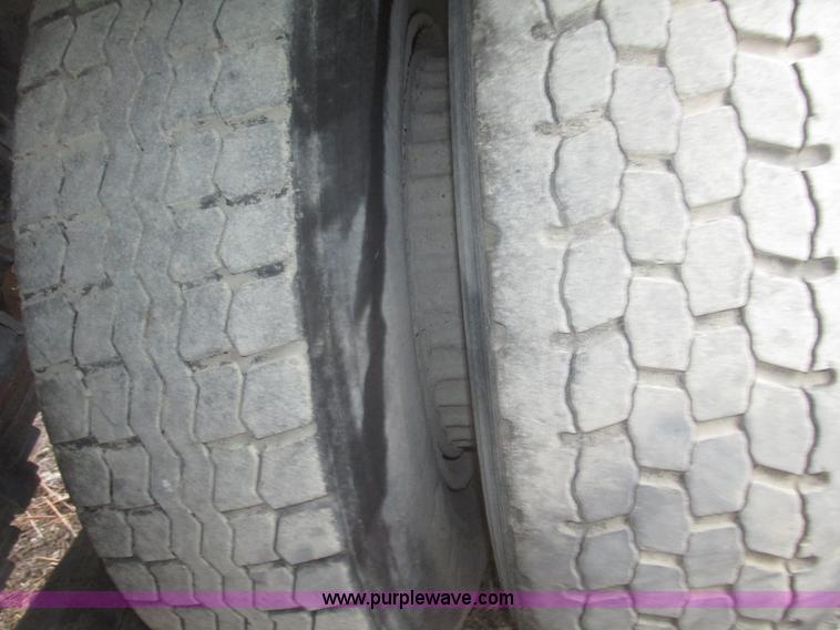 image for item G9797 1993 International 4900 dump truck