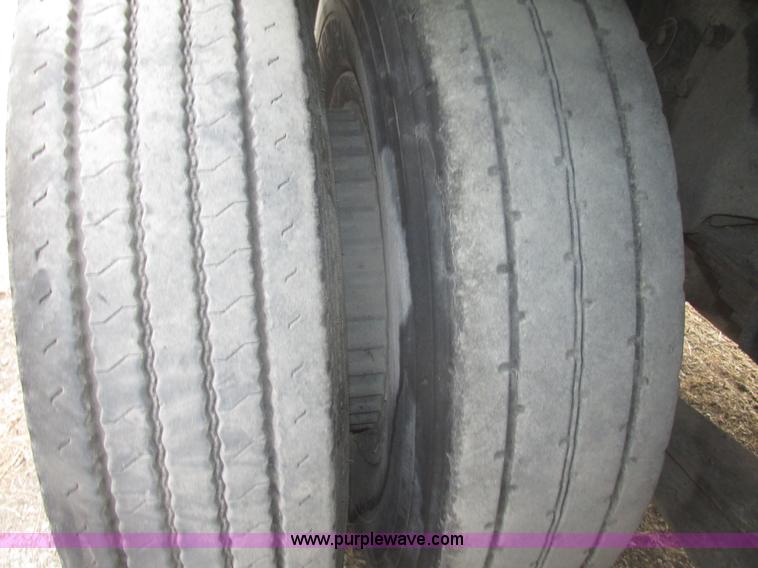 image for item G9797 1993 International 4900 dump truck