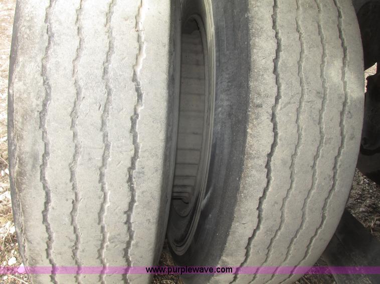 image for item G9797 1993 International 4900 dump truck