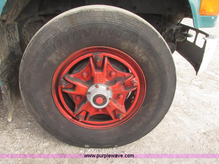 image for item G9797 1993 International 4900 dump truck