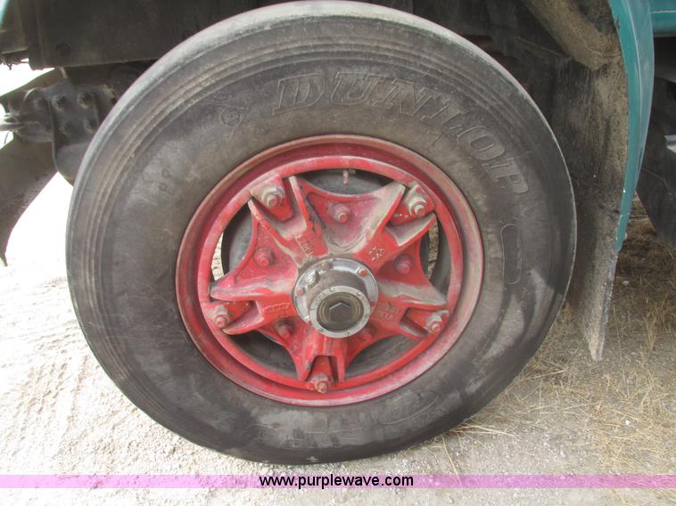 image for item G9797 1993 International 4900 dump truck