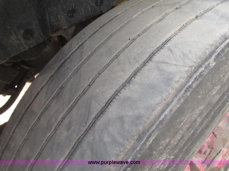 image for item G9797 1993 International 4900 dump truck