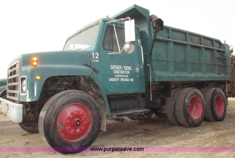 image for item G9798 1986 International F1954 dump truck
