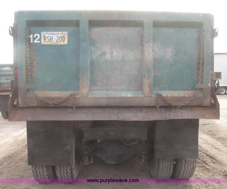 image for item G9798 1986 International F1954 dump truck