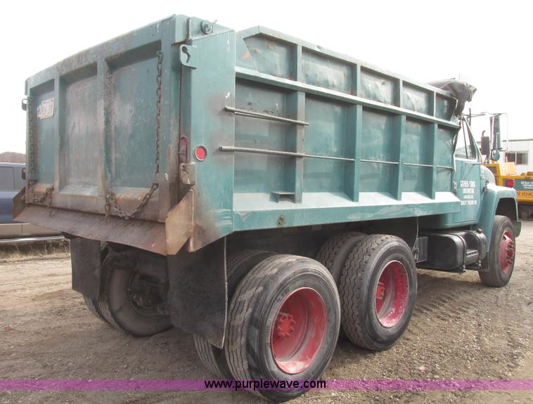 image for item G9798 1986 International F1954 dump truck