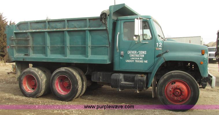 image for item G9798 1986 International F1954 dump truck