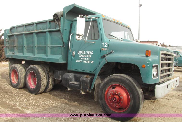 image for item G9798 1986 International F1954 dump truck