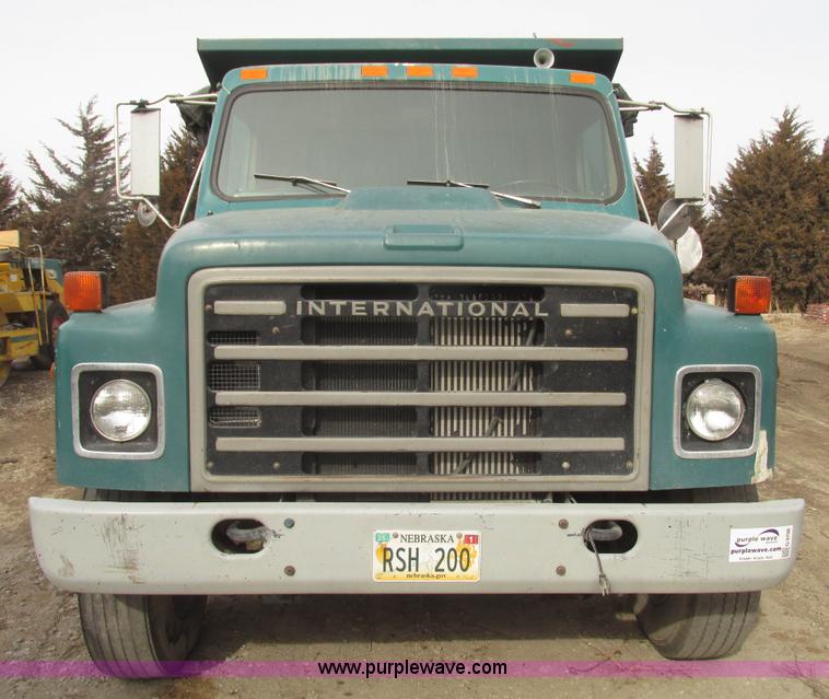 image for item G9798 1986 International F1954 dump truck