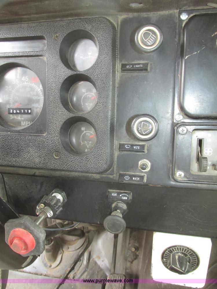 image for item G9798 1986 International F1954 dump truck