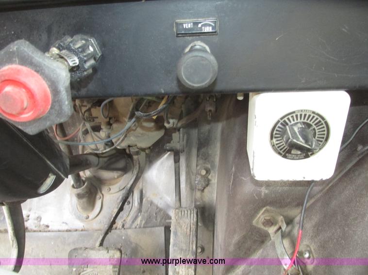 image for item G9798 1986 International F1954 dump truck