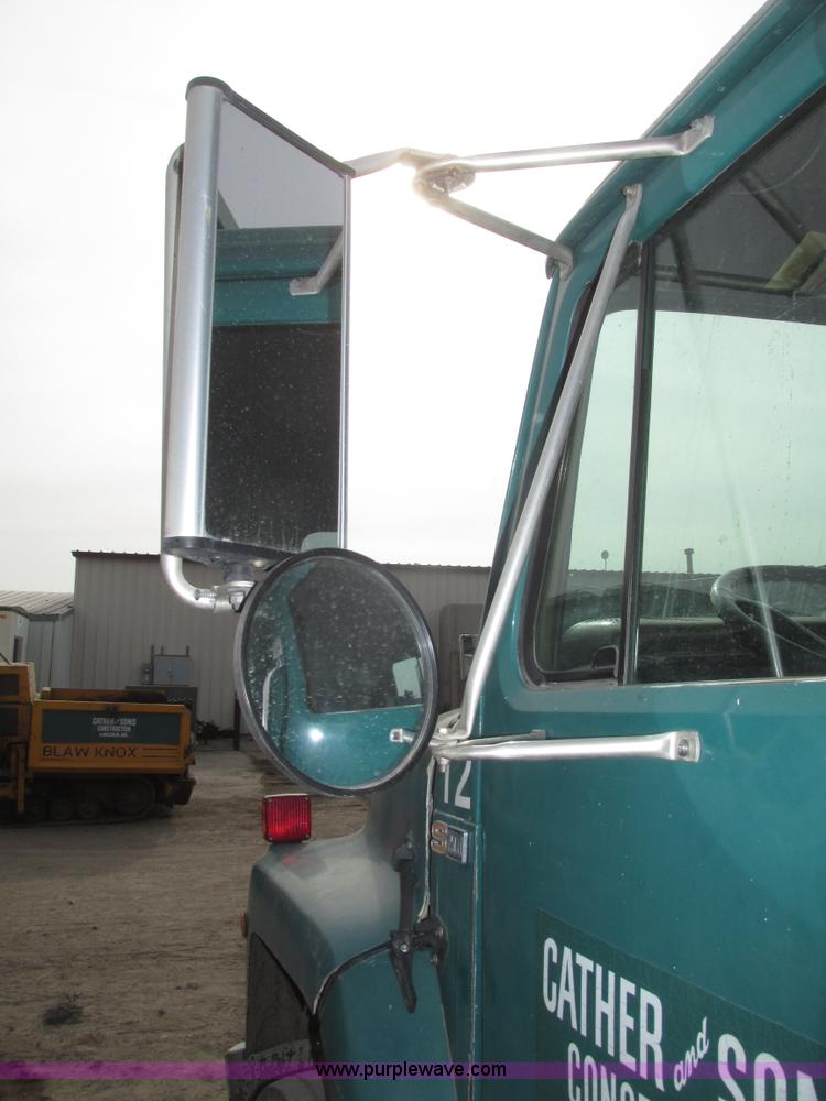 image for item G9798 1986 International F1954 dump truck