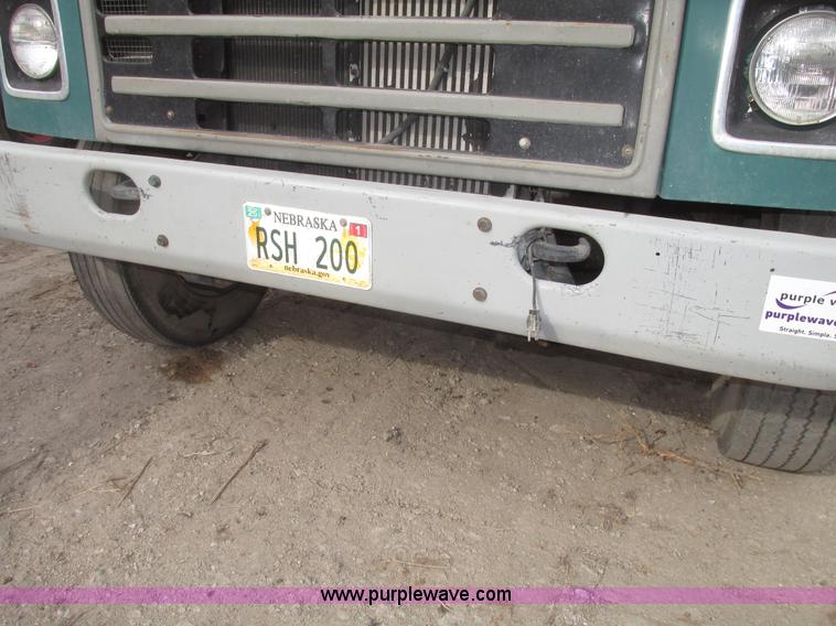 image for item G9798 1986 International F1954 dump truck