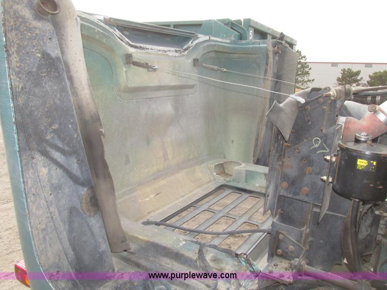 image for item G9798 1986 International F1954 dump truck