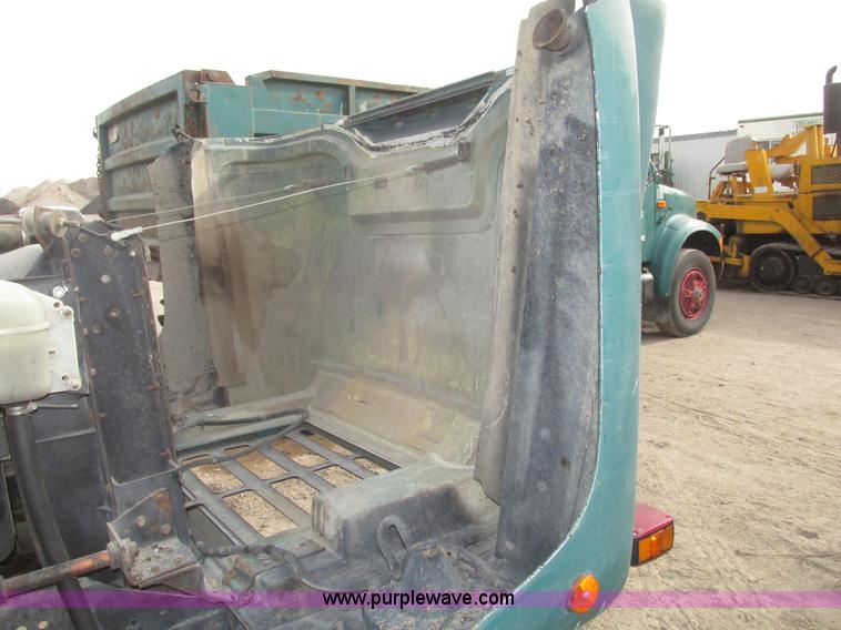 image for item G9798 1986 International F1954 dump truck