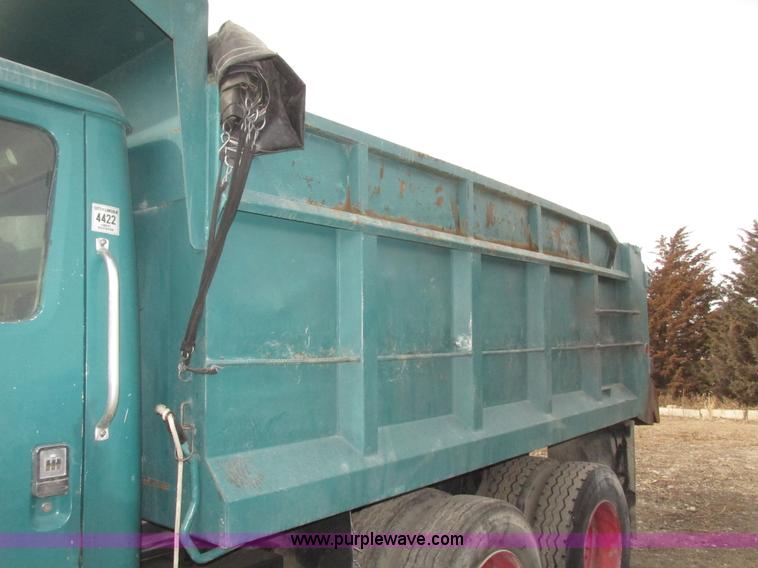 image for item G9798 1986 International F1954 dump truck