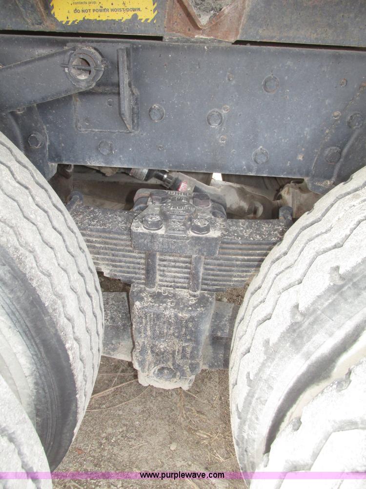 image for item G9798 1986 International F1954 dump truck