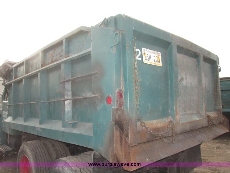 image for item G9798 1986 International F1954 dump truck