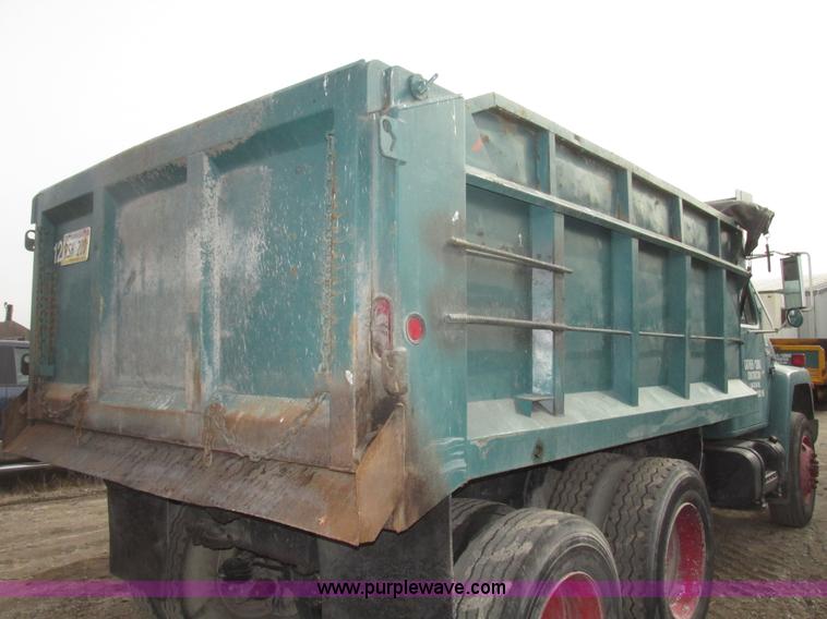 image for item G9798 1986 International F1954 dump truck
