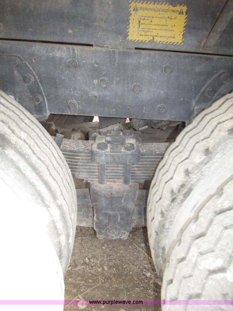 image for item G9798 1986 International F1954 dump truck