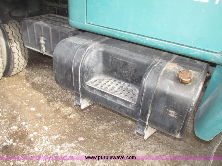 image for item G9798 1986 International F1954 dump truck