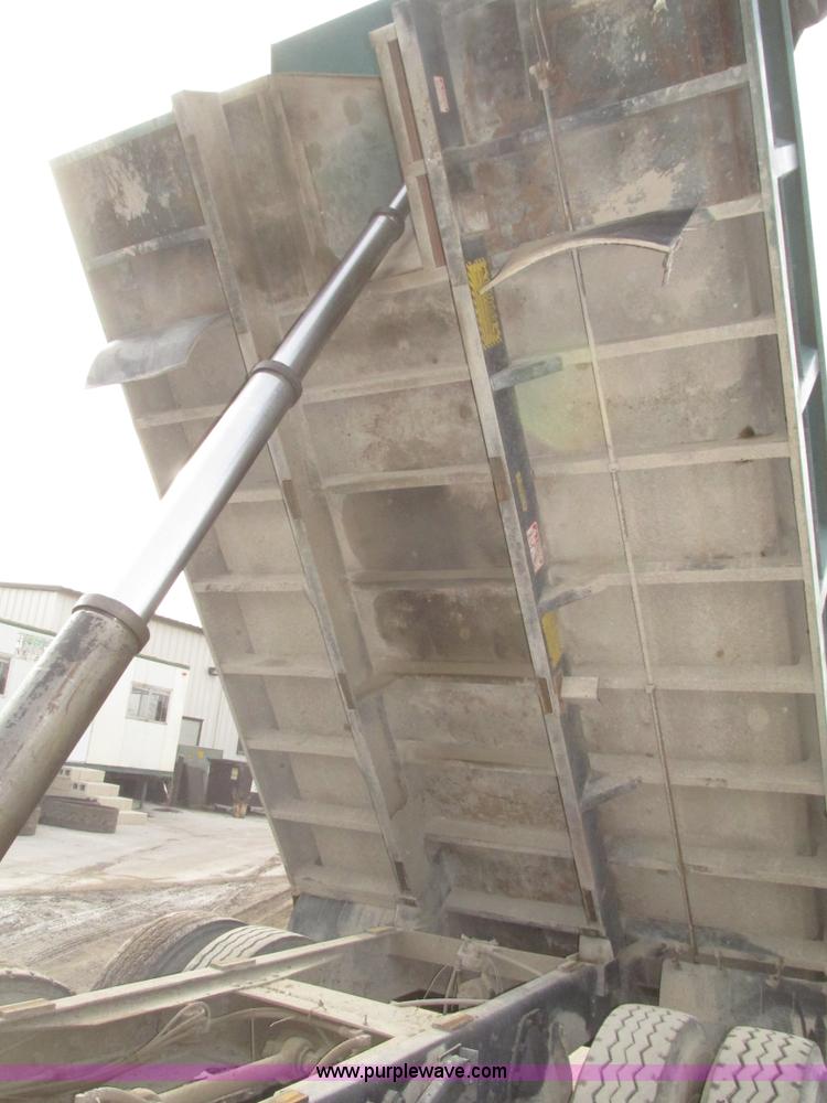 image for item G9798 1986 International F1954 dump truck