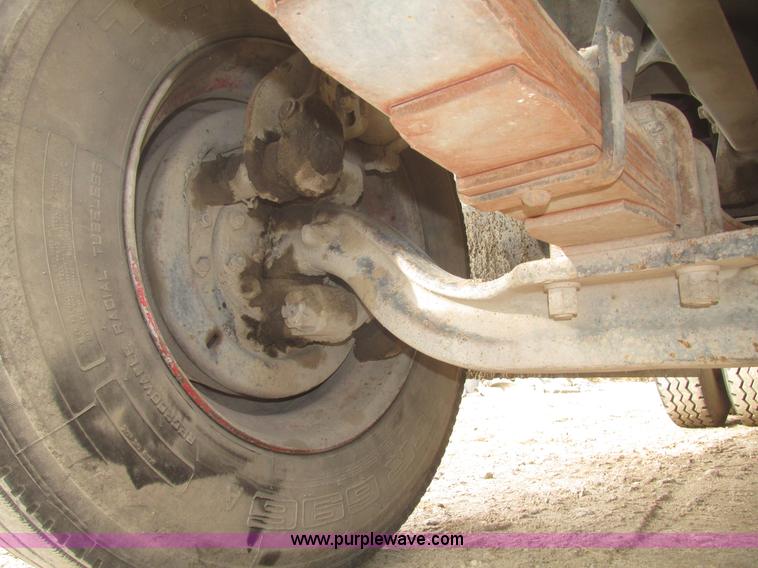 image for item G9798 1986 International F1954 dump truck