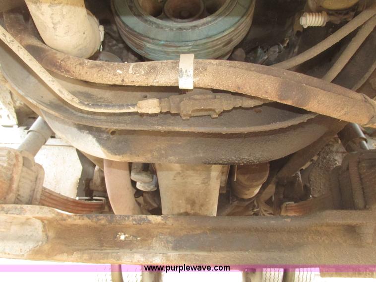 image for item G9798 1986 International F1954 dump truck