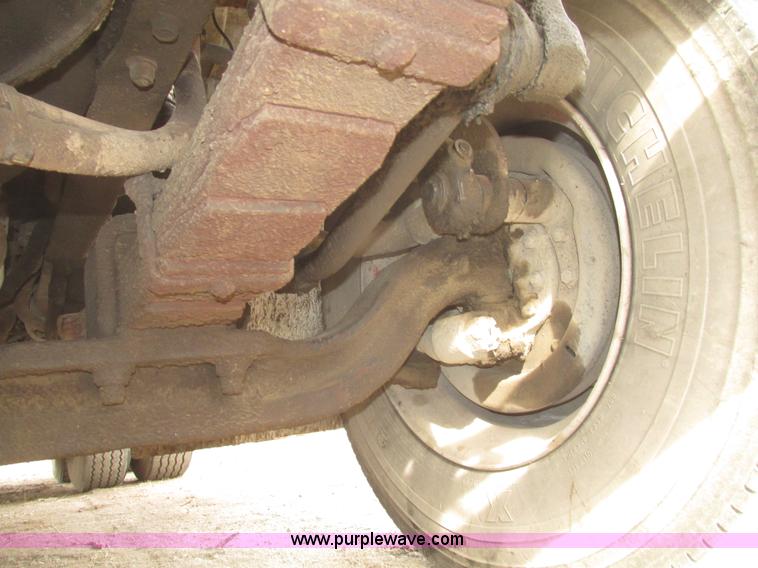 image for item G9798 1986 International F1954 dump truck