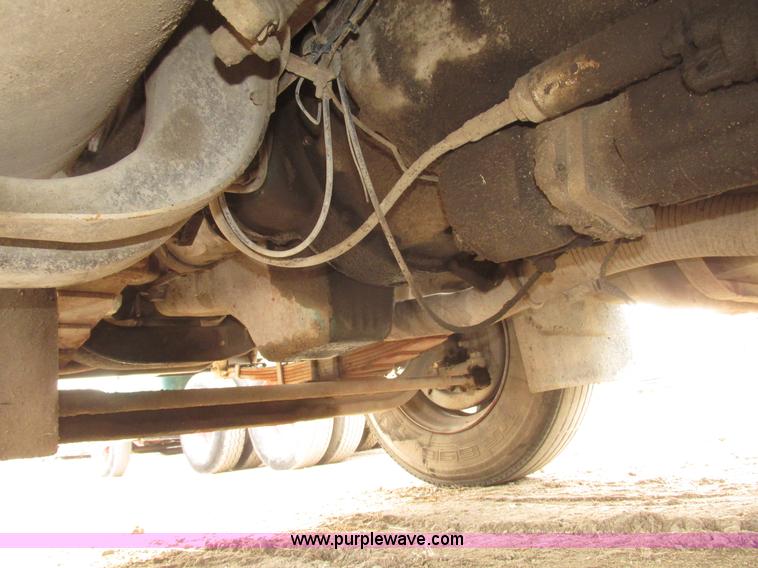 image for item G9798 1986 International F1954 dump truck