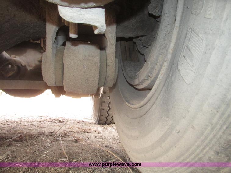 image for item G9798 1986 International F1954 dump truck