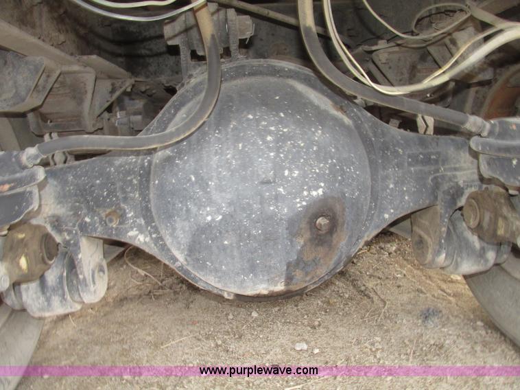 image for item G9798 1986 International F1954 dump truck