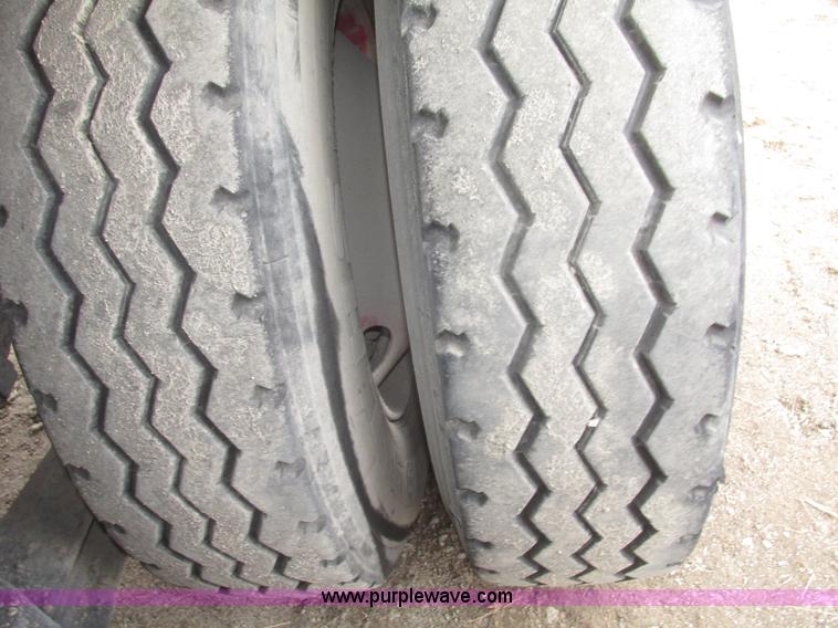 image for item G9798 1986 International F1954 dump truck