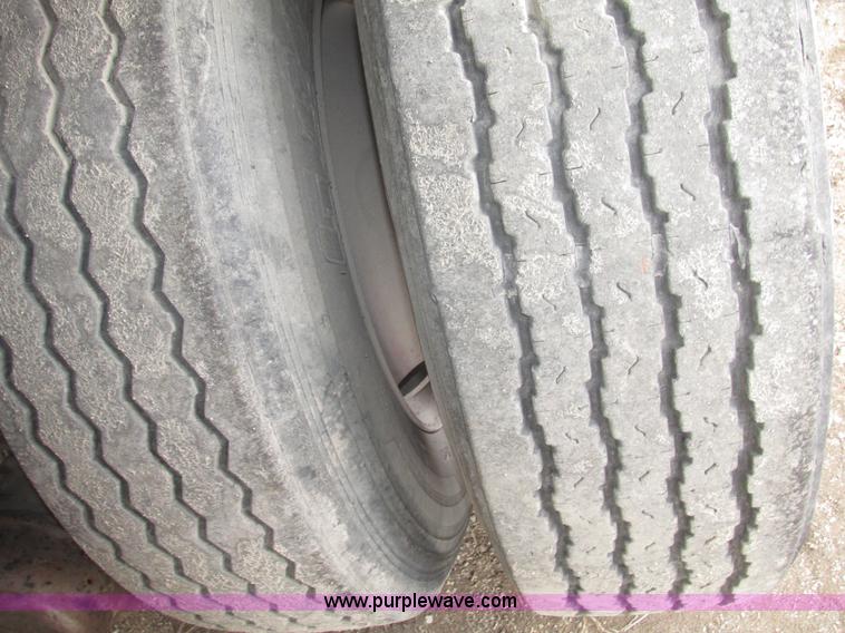 image for item G9798 1986 International F1954 dump truck