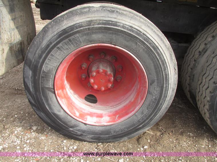 image for item G9798 1986 International F1954 dump truck