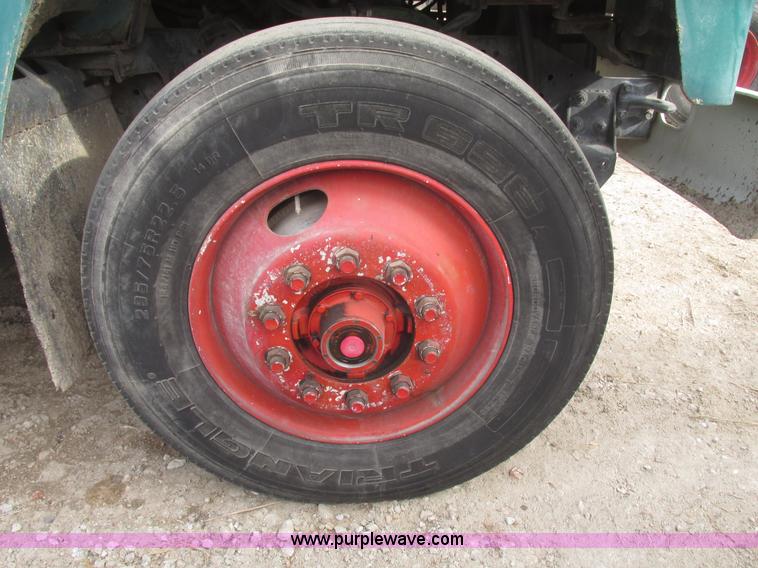 image for item G9798 1986 International F1954 dump truck