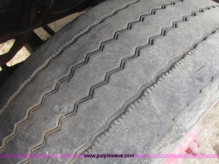 image for item G9798 1986 International F1954 dump truck