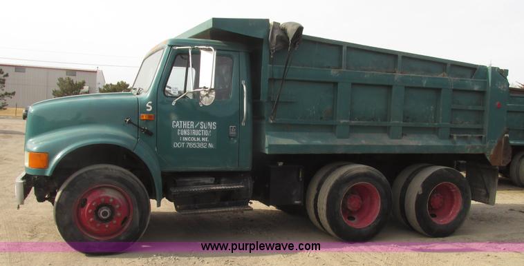 image for item G9799 1991 International 4900 dump truck