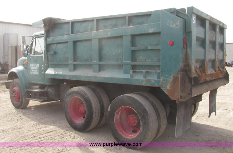 image for item G9799 1991 International 4900 dump truck