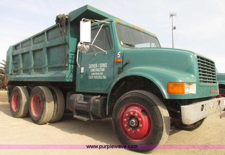 image for item G9799 1991 International 4900 dump truck